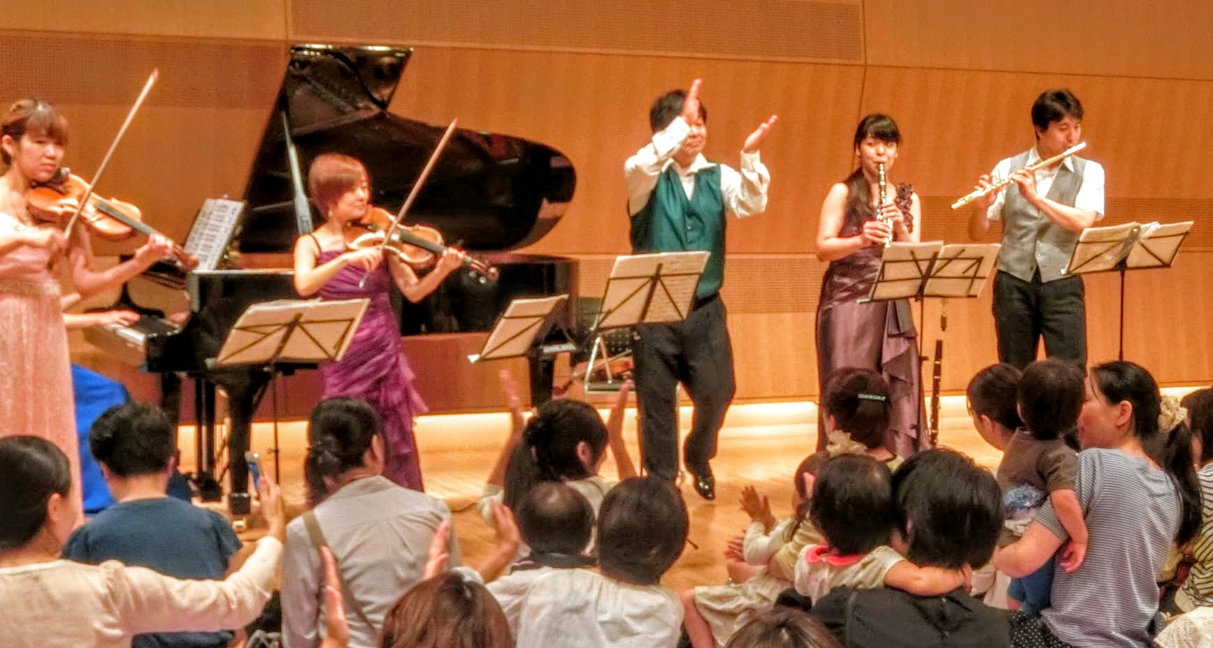 生の楽器の響きに反応する赤ちゃんの様子にびっくりするご両親も多数!