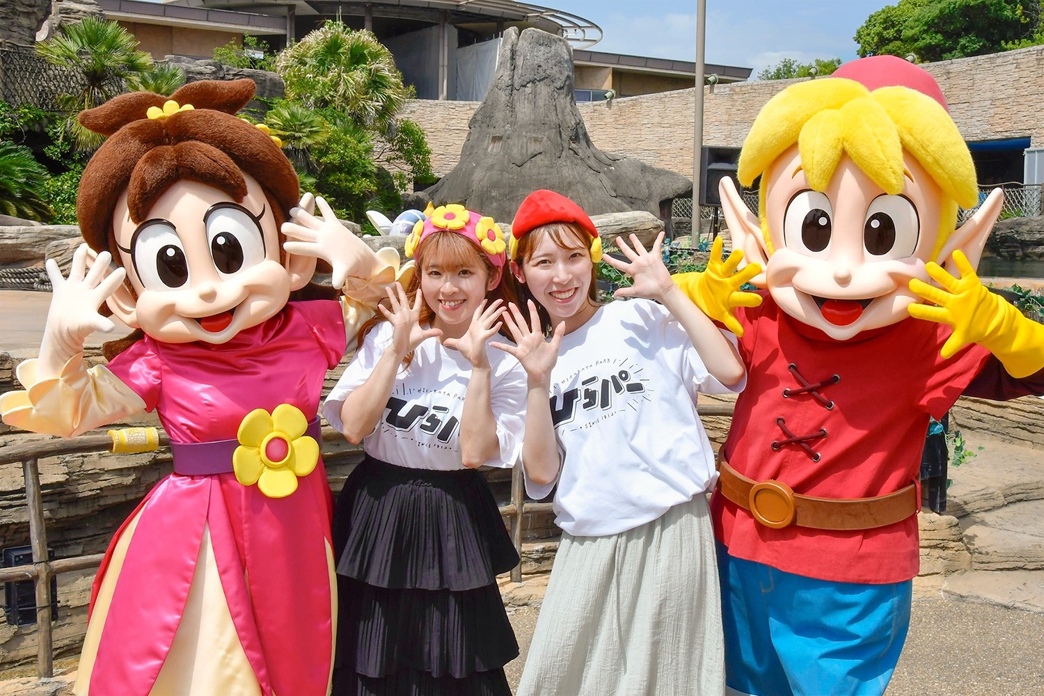 公式キャラクター「ノームのなかまたち」(左)ポピー・ハーケン、 (右)ピピン・ハーキンのグリーティング参加時にヘアバンドを着用するイメージ