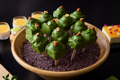 濃厚でリッチな味わいの抹茶のクランチチョコレートケーキ