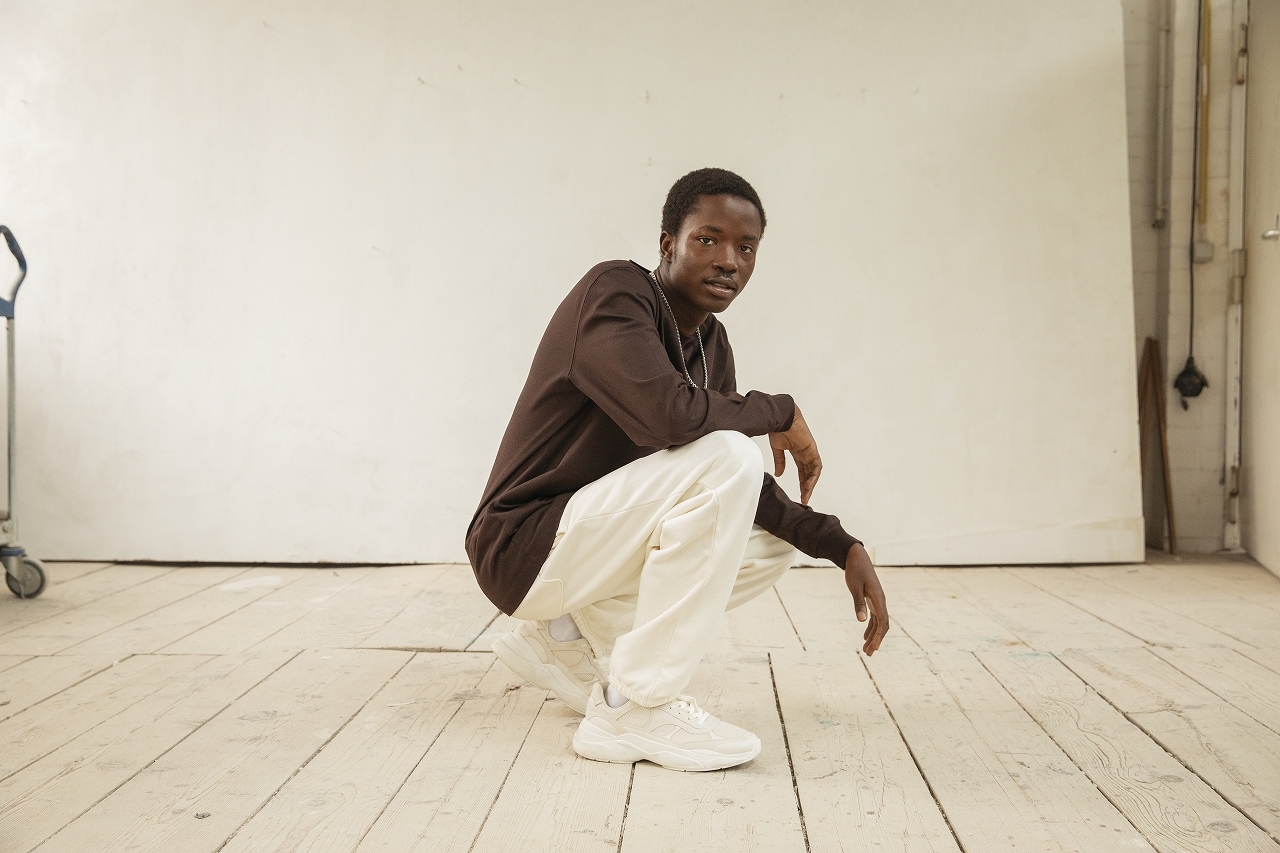 ロングスリーブTシャツ¥1,799スウェットジョガーパンツ¥3,999