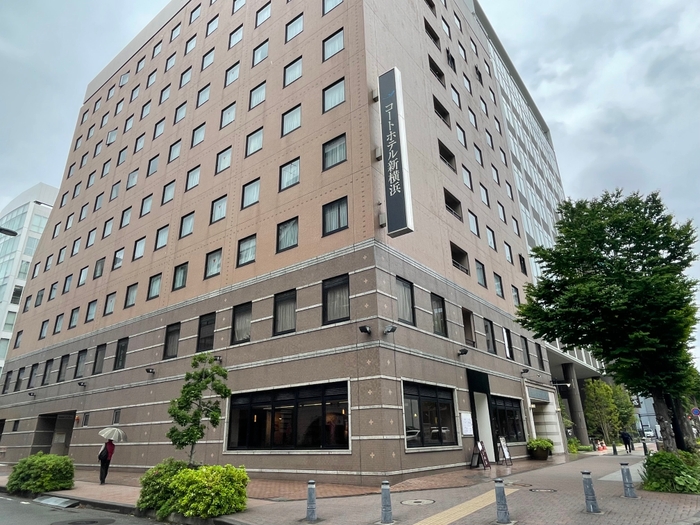 コートホテル新横浜1Fです