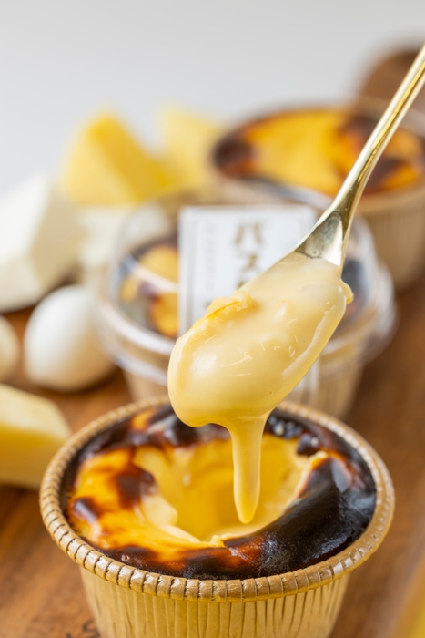 4種のチーズが入ったバスクチーズケーキ「半熟バスク クワトロフォルマッジ」