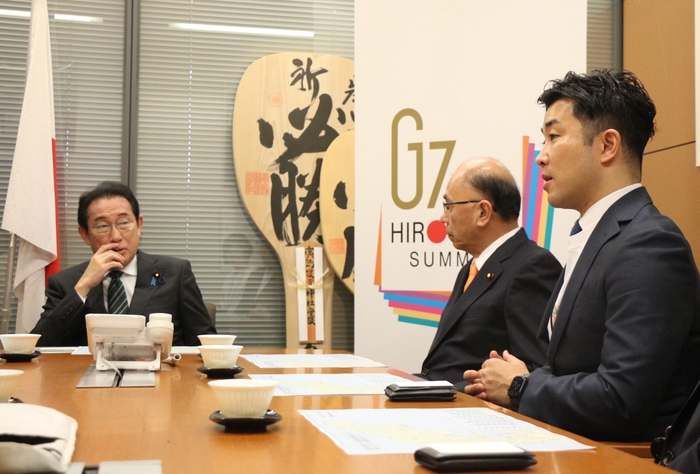 岸本賢和代表取締役CEO(画面右)