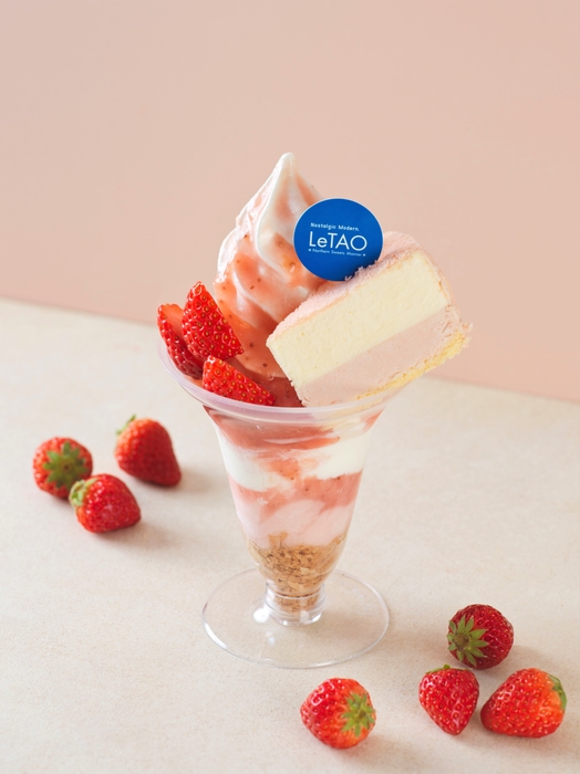 小樽洋菓子舗 ルタオ「北海道苺ミルキーパフェ~フレーズドゥーブル~