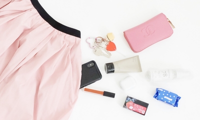 スマホがすっぽり入る大きさの大容量ポケット