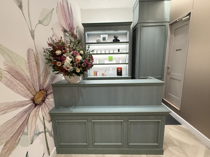 開放的な空間でお客様をお迎えいたします