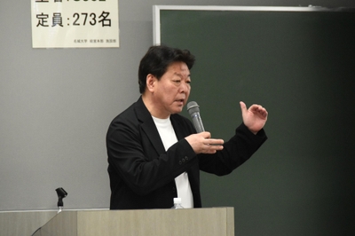 特別講義を行った たけぞう氏
