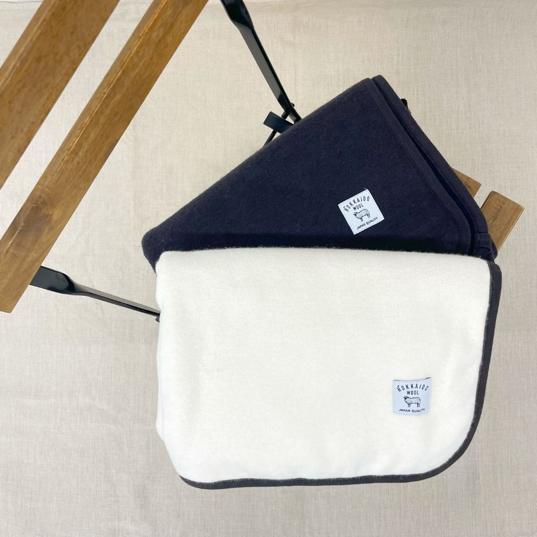 2カラー展開(上:ダークブラウン 下:キナリ)