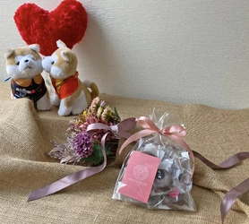 秋田犬の未来を守るスイーツブランド「HACHEESE(ハチーズ)」　 秋田県の老舗酒蔵とのコラボ商品がバレンタインVer.で登場　 ～渋谷にて2月14日まで数量限定で店頭販売します～