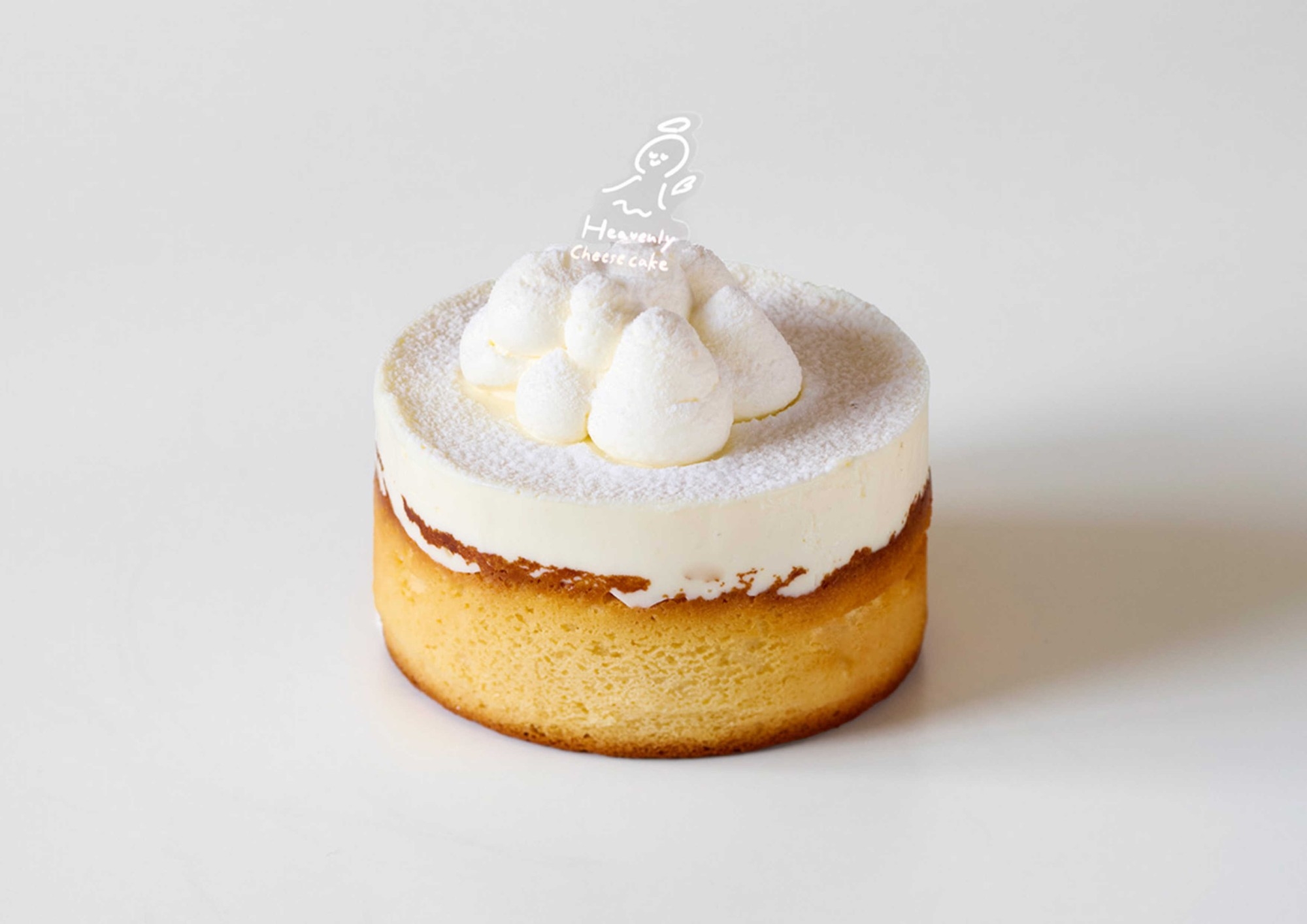 天にも昇る口どけ──「ヘブンリーチーズケーキ」ホールサイズ 3200円(税込み)