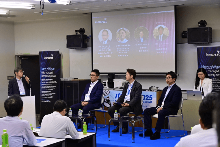 左から、モデレーターの池田氏、パネリストでKRBSの山内船長、同、日本海事協会の佐々木氏、同、 ノルスターの蓮井氏