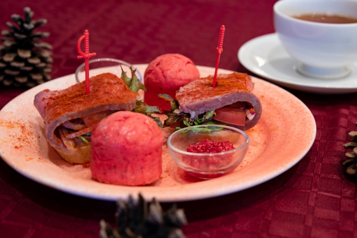 下段(軽食):ローストビーフのタルティーヌ