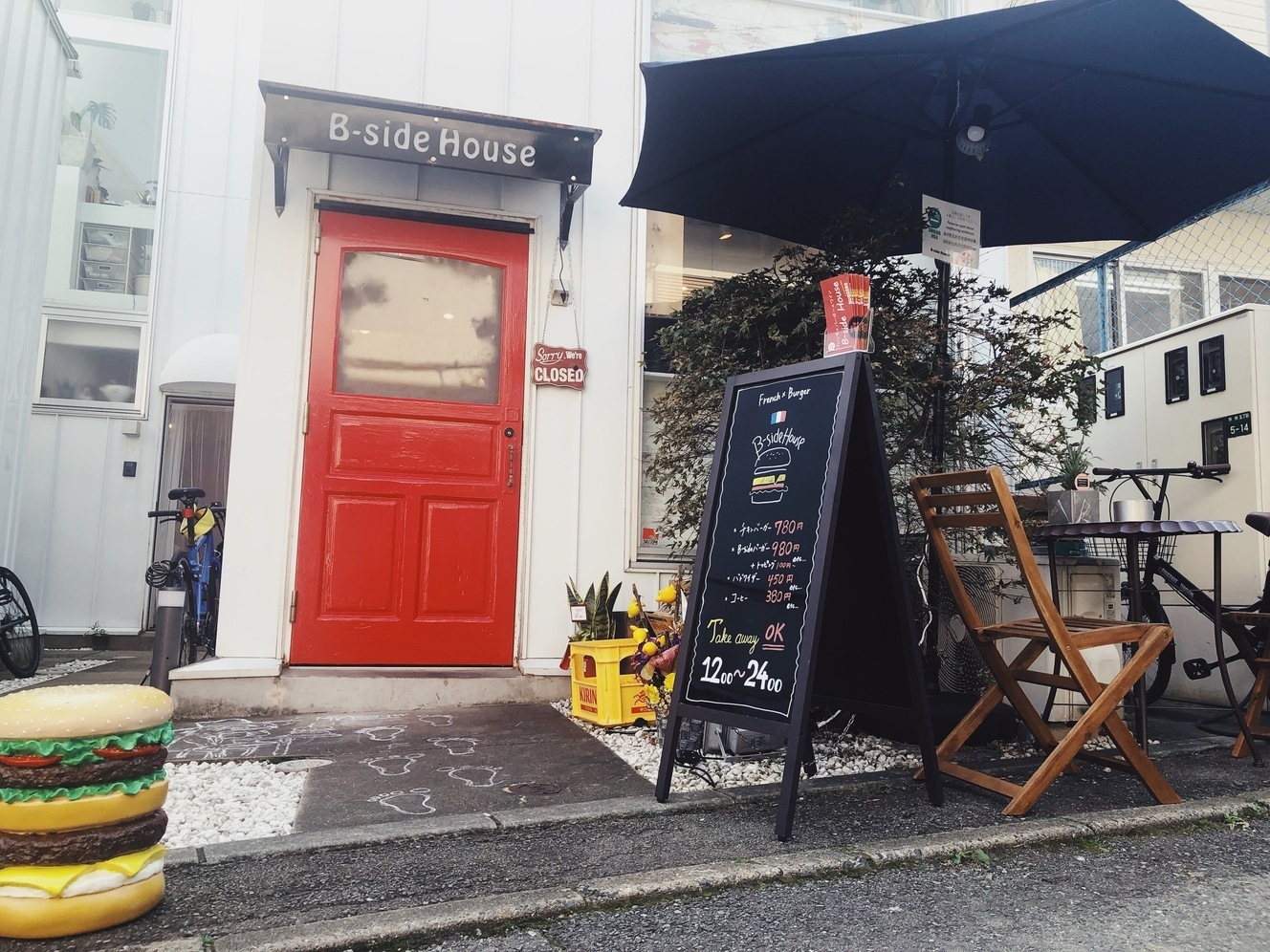 西新駅から徒歩3分!大手チェーン店とはひと味違うハンバーガーが食べられる!『B-side House』の情報を駅近ドットコムで公開