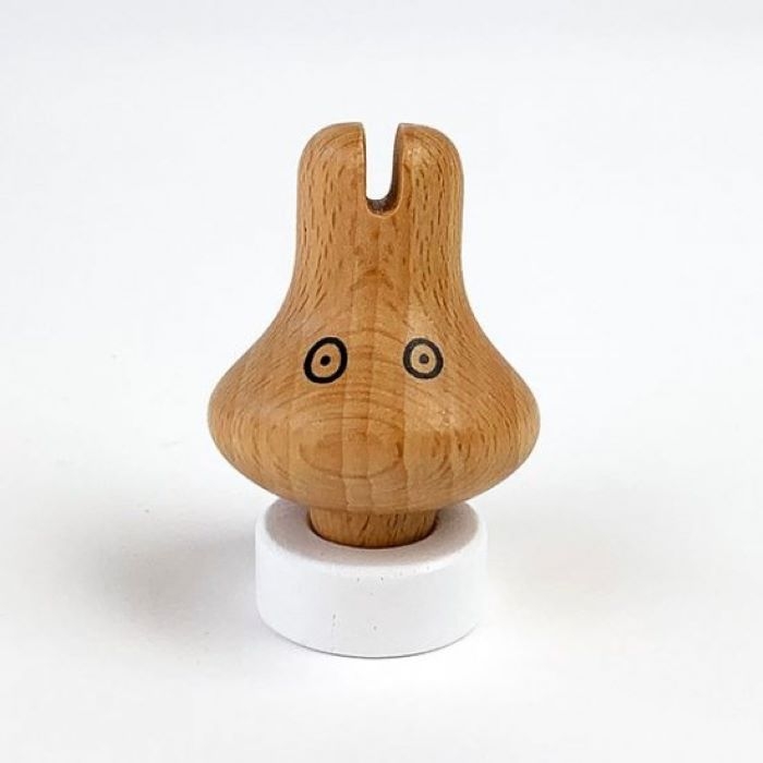 木製のナチュラル感がオシャレ♪ミッフィーのツボ押しマスコット&キースタンド