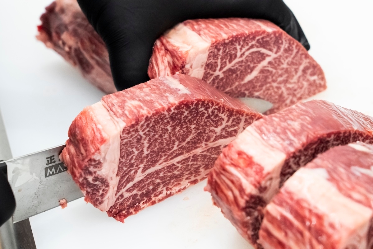 上質なヒレ肉を提供直前にカットして提供