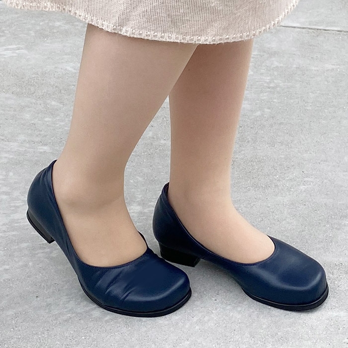 ネイビーカラー