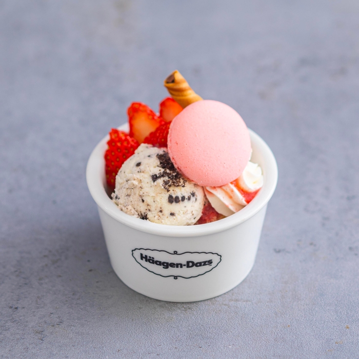 【予約限定】ハーゲンダッツ　クッキー＆クリームといちごのトライフル