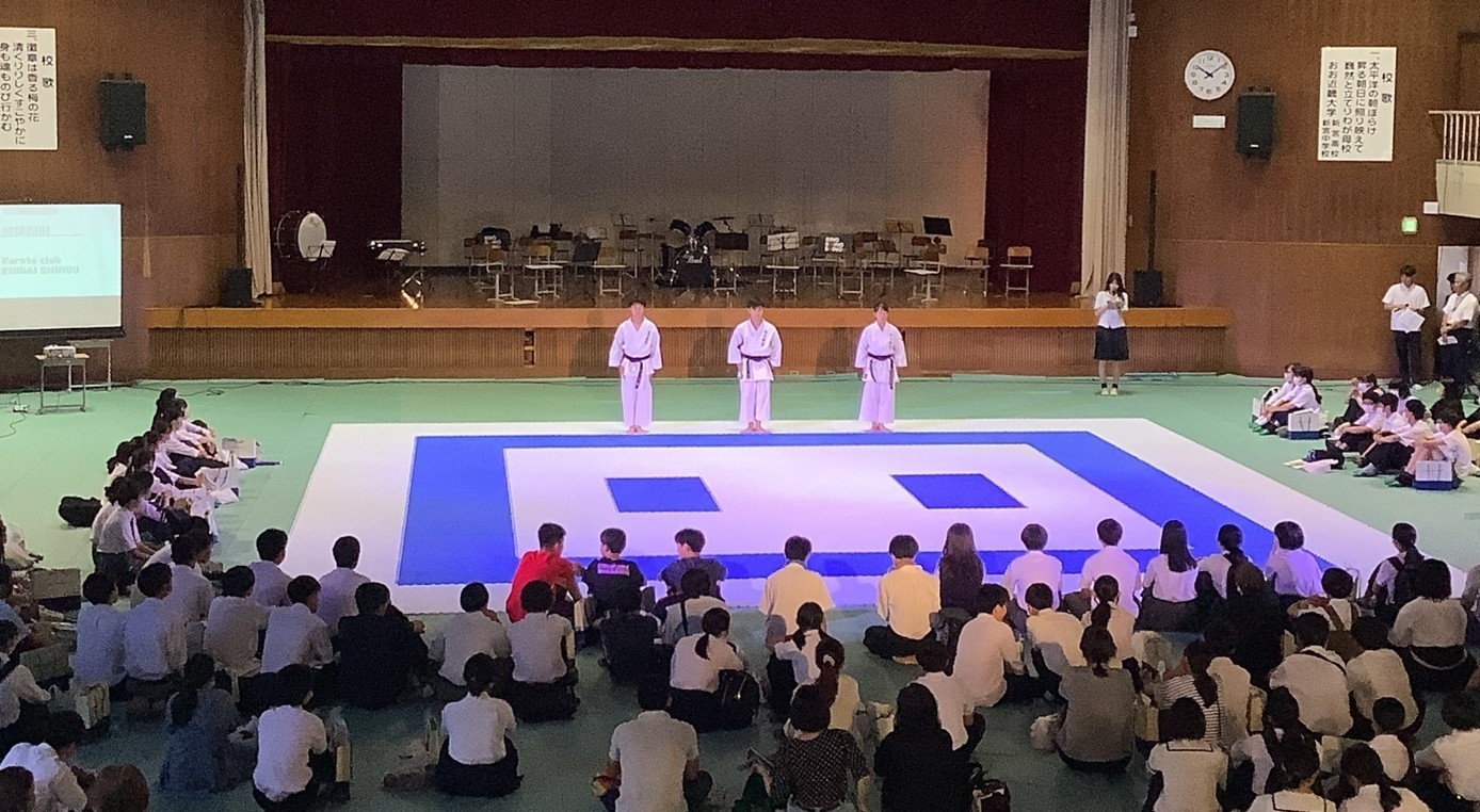 令和6年度(2024年度)に実施したオープンスクールでのクラブパフォーマンスの様子