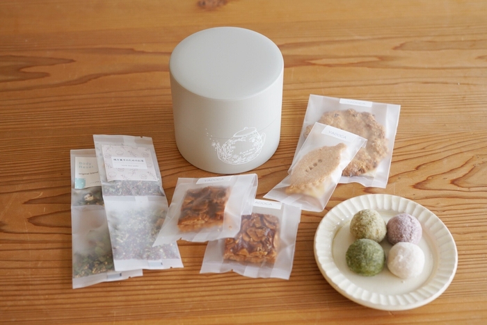 3月限定ハーブティー&クッキー缶