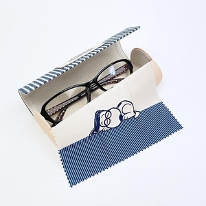 スヌーピーのメガネケース