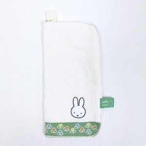 タオル生地でできているミッフィーのどっとポーチ