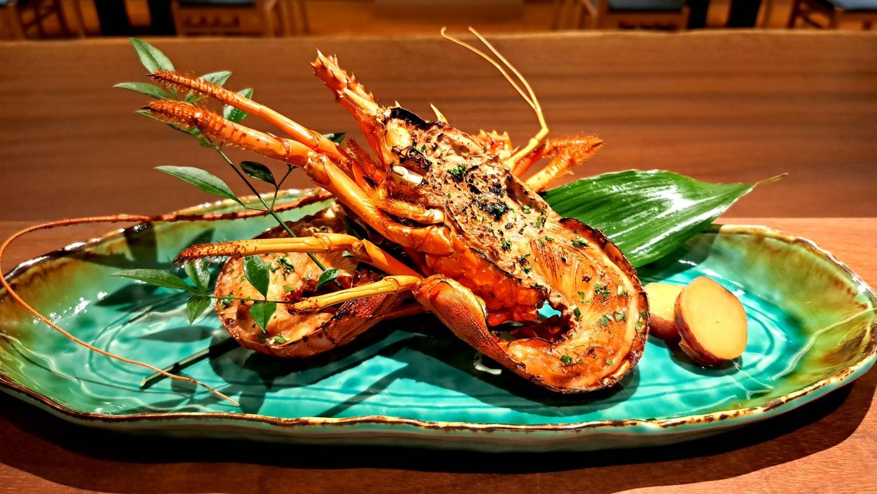 海鮮会席のメイン鬼殻焼き