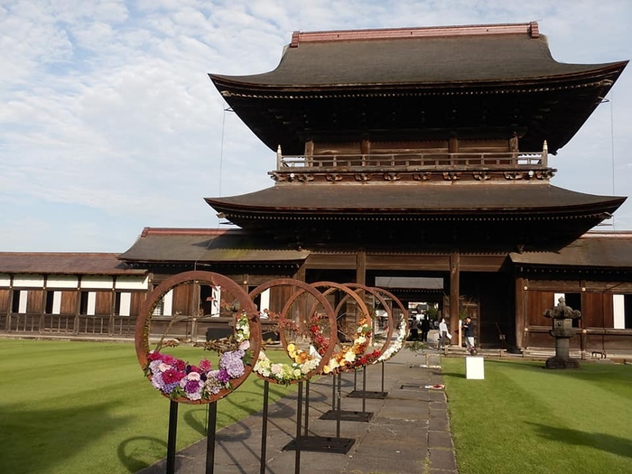 富山県高岡市関本町35 TEL0766-22-0179