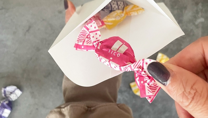 手にとる瞬間まで、心をほどく仕掛けを。