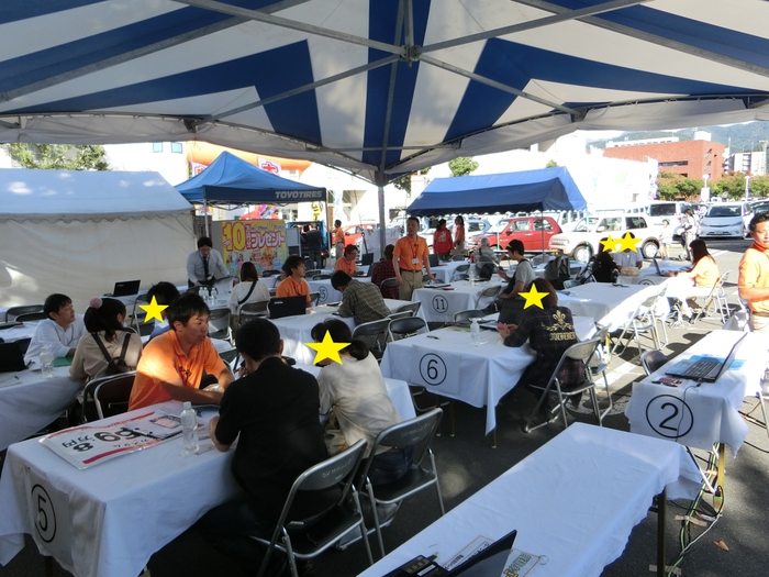 大型テントの中で落ち着いてお話しができます!!