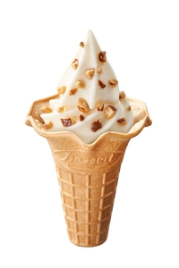 ソフトクリームバニラにアーモンドをトッピングした際のイメージ画像です。