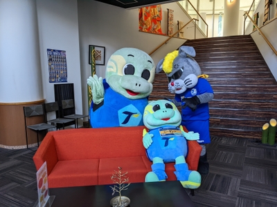 ぬいぐるみではなく、ほんもののニータン（左奥）がゆとりろ別府にやってくる！　※イメージ