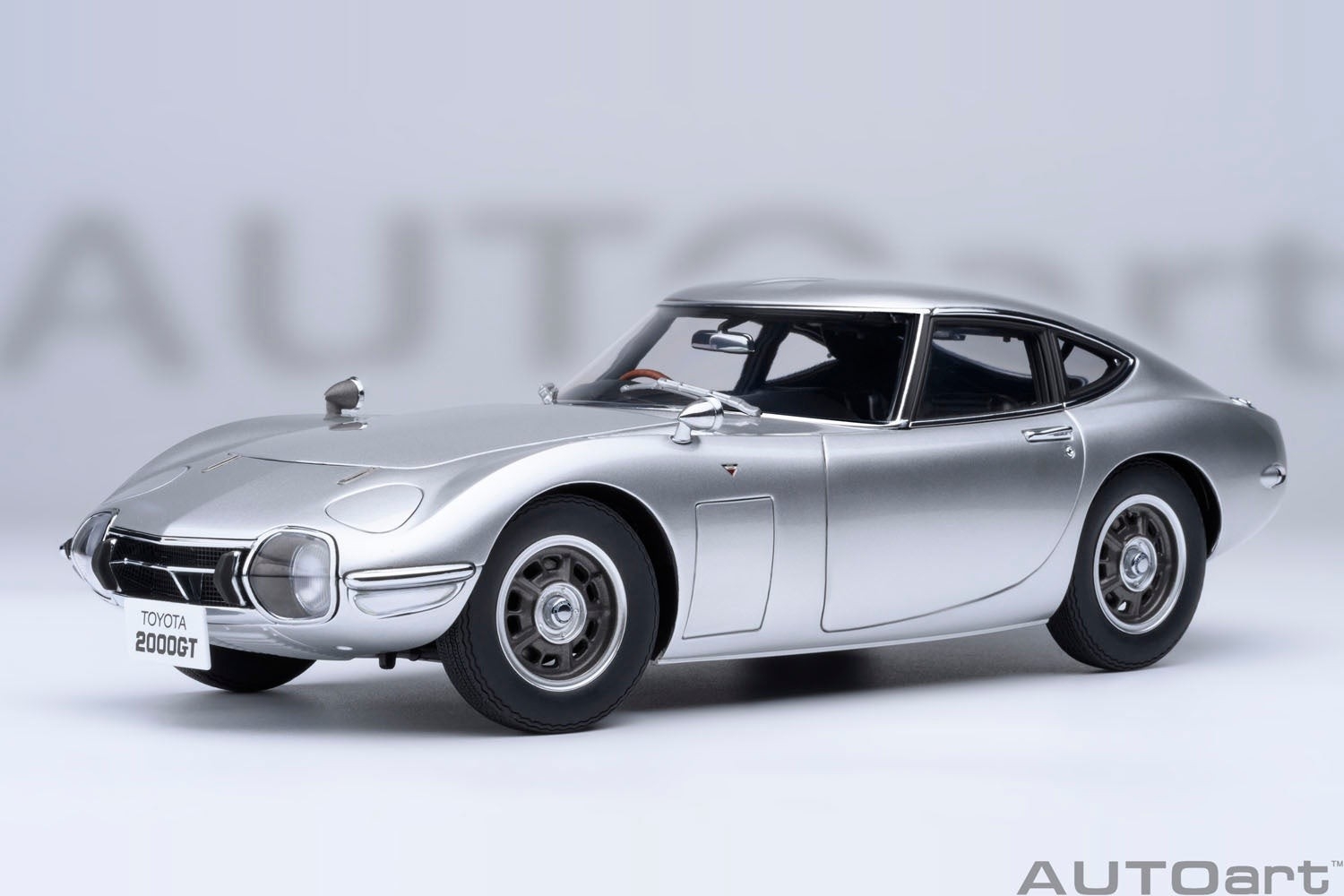 トヨタ 2000GT の精巧な 1/18 スケールモデル（AUTOart製）が CAMSHOP