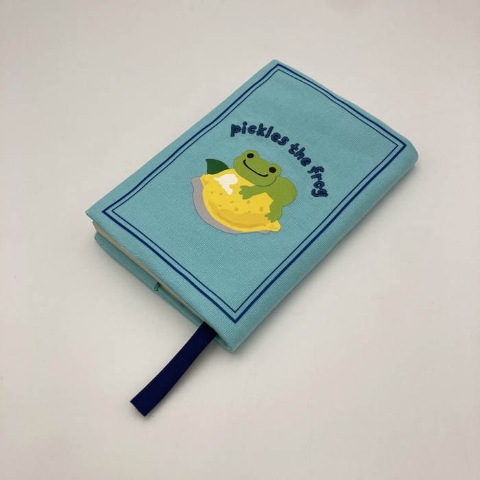 ブックカバー 使用イメージ ※文庫本は付属しません。