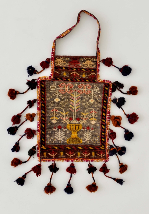 Photo.02 塩袋(ナマクダン)　南イラン　カシュガイ族アラブ　1930年頃　羊毛　65×58cm