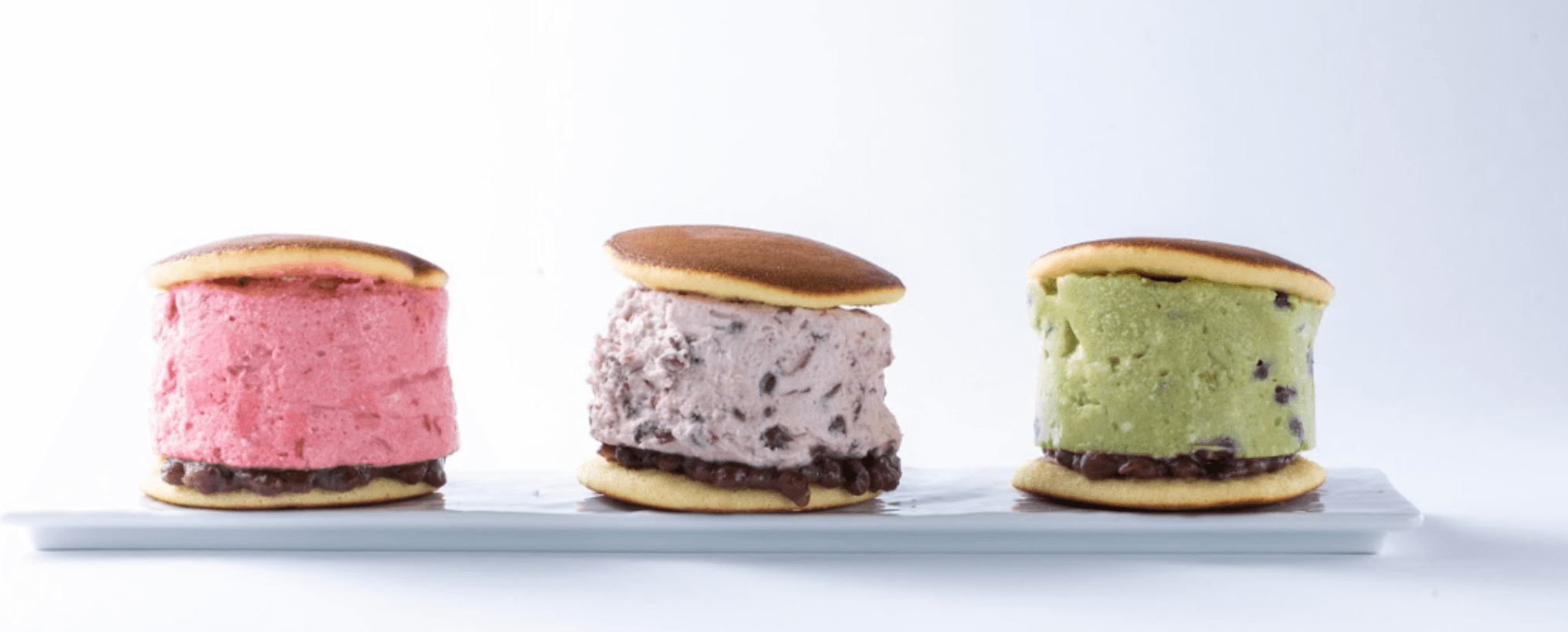 あん生どら焼き 左からいちごクリーム、つぶあんクリーム、抹茶小豆クリーム