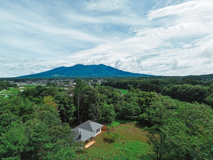 八ヶ岳南麓 豊かな森の中に佇む一棟貸しの宿