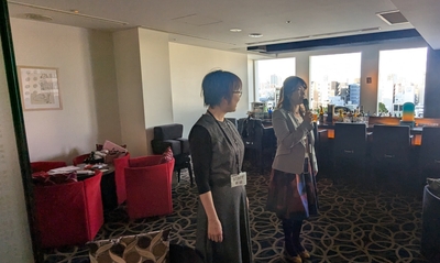 アーチ結婚相談室のスタッフが参加者を和ませて雰囲気を盛り上げる