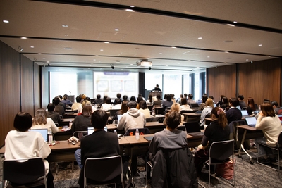 crmus1fg3xAq3Z0fCIOb.jpg?w=940&h=940