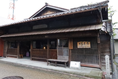 江戸時代に建てられ、当時の風情を残す旧岸名家（きゅうきしなけ）