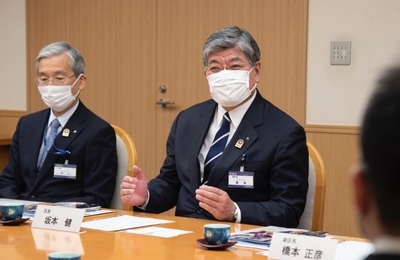 cvCVFoytauAFXcieJWT8.jpg?w=940&h=940