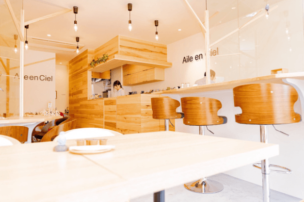 別府駅徒歩9分!癒やしのひとときが過ごせる小鳥カフェ『Aile en Ciel』の情報を駅近ドットコムで公開