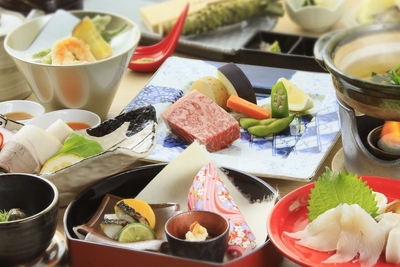 鉄板料理や津和野の旬の食材を味わう＜お食事＞