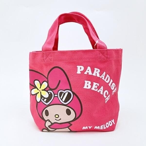 日焼け姿のマイメロディのバッグ
