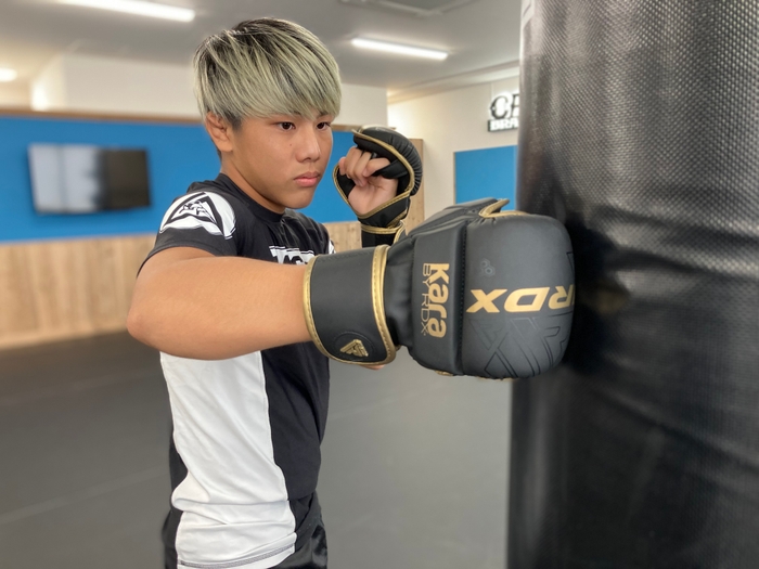 「RDX® SPORTS」がサプライヤー契約する総合格闘家の知名昴海(ちなすかい)選手