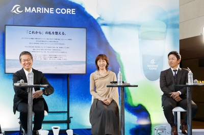 製品PRトークステージ　中央・高島礼子さん、右・赤星憲広さん、左・黒田良祐教授