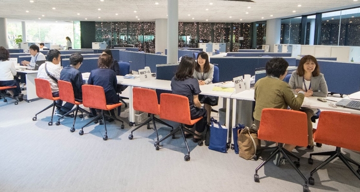 令和元年度(2019年度)の近大フェアでの就職相談の様子