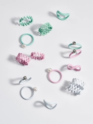 ジュエリーブランドLAMBDA(ラムダ)より ペールトーンカラーの新作リングとピアス、 “GENTLE GLOW”が登場