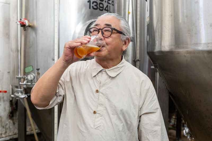 制作したビールの途中で試飲・打合せ2