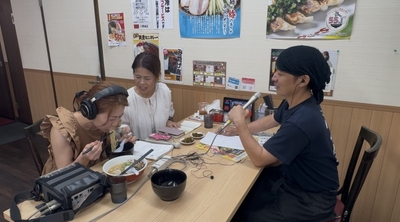 生中継の中、ラーメンを実食していただきました！
