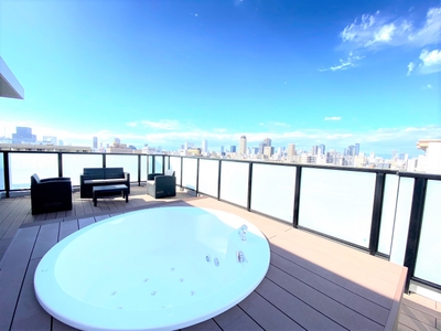 大阪の街並みとジャグジー